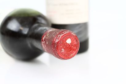 2 bouteilles de POMEROL 1943 du Château TROTANOY...
