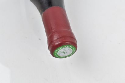 Réunion de 3 bouteilles de Grands Crus du...