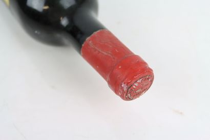 1 bouteille de POMEROL 1975 du Château LA...