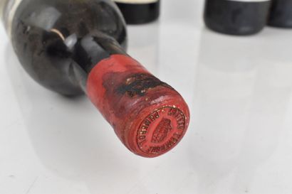 Réunion de 5 bouteilles de POMEROL :
- 2...