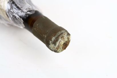 1 bouteille de CORTON Blanc 1950 du Domaine...