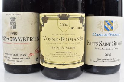 Réunion de 3 bouteilles de la Côte de Nuits...