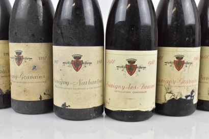 Réunion de 10 bouteilles de SAVIGNY-LES-BEAUNE...