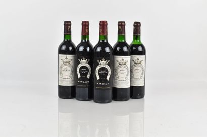 Réunion de 5 bouteilles de MARGAUX du Château...