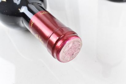Réunion de 3 bouteilles de SAINT-JULIEN :
-...