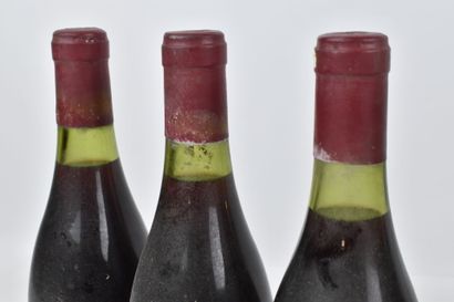 Réunion de 10 bouteilles de SAVIGNY-LES-BEAUNE...