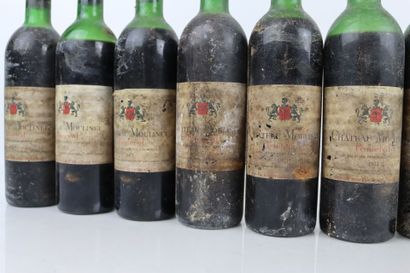 12 bouteilles de POMEROL de 1971 du Château...