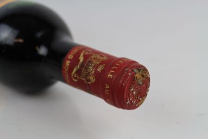 1 bouteille de PAUILLAC 1987 du Château Mouton-Rothschild...