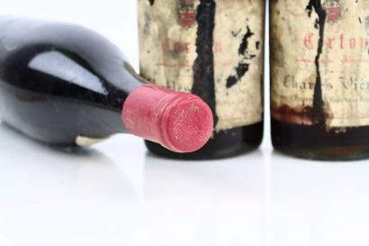 Réunion de 3 bouteilles de CORTON de Charles...