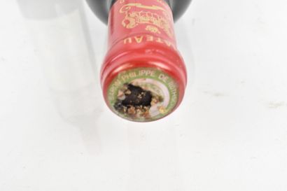 2 bouteilles de PAUILLAC 1988 du Château...