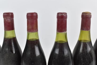 Réunion de 10 bouteilles de SAVIGNY-LES-BEAUNE...