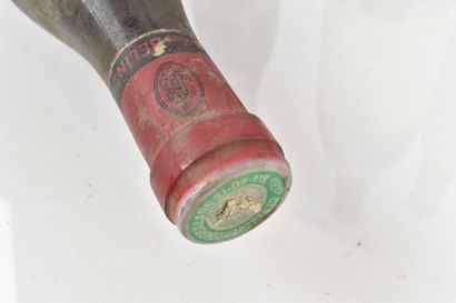 Réunion de 4 bouteilles de POMMARD.
- 2 bouteilles...