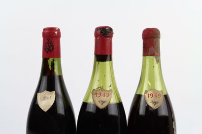 Réunion de 3 bouteilles de CORTON de Charles...