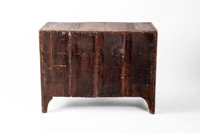 Commode en marqueterie de bois exotique ouvrant...