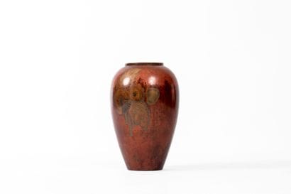 20th century school.
Bronze vase with floral...