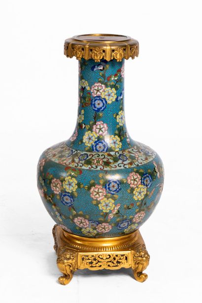 GAGNEAU in Paris.
Pair of bronze and cloisonné...
