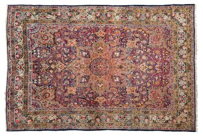 KIRMAN carpet (Persia), late 19th century


Technical...