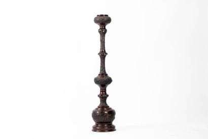 CHINA.
Large bronze floor lamp richly decorated...