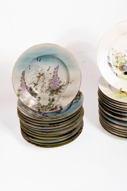 Ceramic dinnerware set with Japanese decor...