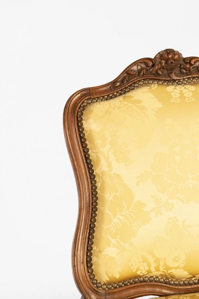 Paire de fauteuils à la reine à dossiers...