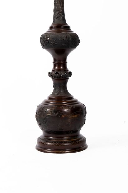 CHINA.
Large bronze floor lamp richly decorated...