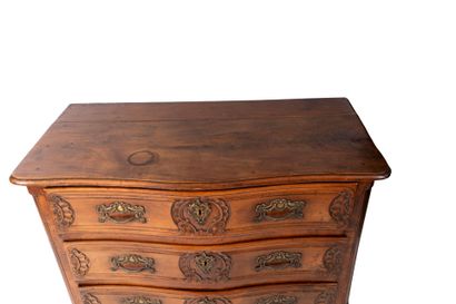 Commode lyonnaise en bois mouluré et sculpté,...
