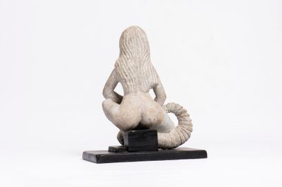 ECOLE DU XXème siècle.
Jeune femme au serpent,...