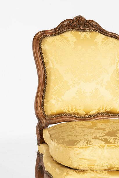 Paire de fauteuils à la reine à dossiers...