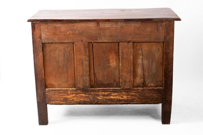 Commode lyonnaise en bois mouluré et sculpté,...