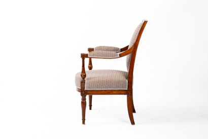 Paire de fauteuils en bois mouluré et sculpté...