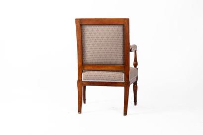Paire de fauteuils en bois mouluré et sculpté...