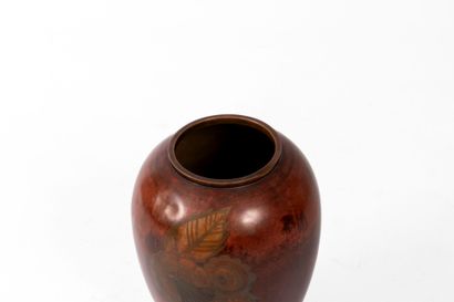 20th century school.
Bronze vase with floral...