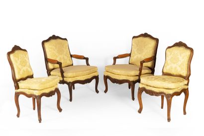 Paire de fauteuils à la reine à dossiers...