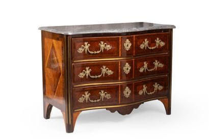 Commode en marqueterie de bois exotique ouvrant...
