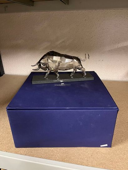 SWAROVSKI
Faceted crystal bull on base, in...