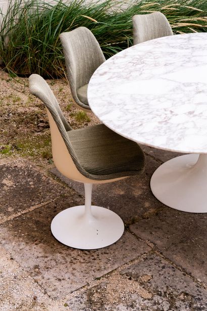 KNOLL 
Ensemble comprenant une table à plateau...
