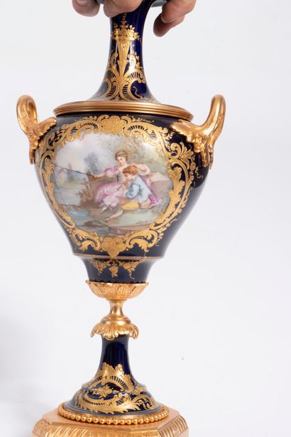 SEVRES.
A polychrome porcelain cassolette...