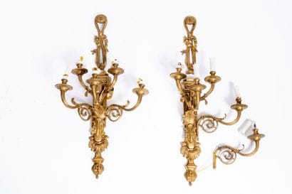 Importante paire d'appliques en bronze doré...