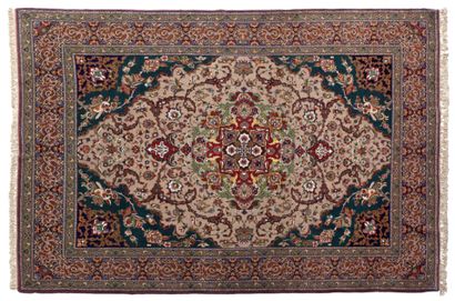 Original and fine TABRIZ carpet (Northwest...