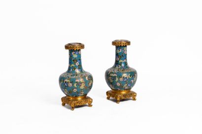 GAGNEAU in Paris.
Pair of bronze and cloisonné...