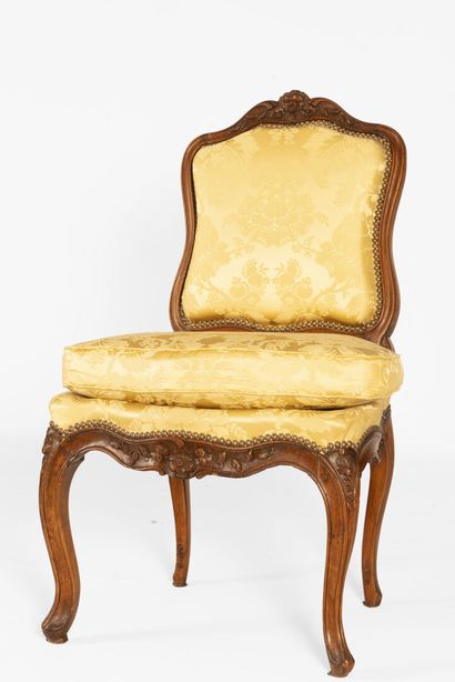 Paire de fauteuils à la reine à dossiers...