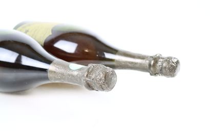2 bouteilles de CHAMPAGNE DOM PERIGNON 1975...