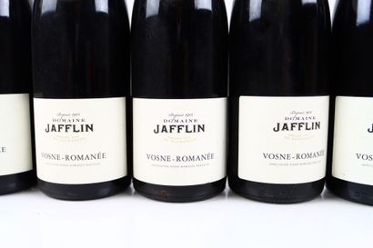 Verticale de 12 bouteilles de VOSNE-ROMANEE...