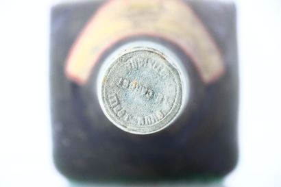 1 bouteille de RHUM 1924 de la distillerie...
