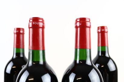 12 Bouteilles PAUILLAC 1988 du Château LYNCH...