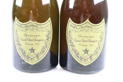 2 bouteilles de CHAMPAGNE DOM PERIGNON 1975...