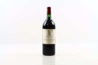 1 magnum de PAUILLAC 1983 du Château LATOUR...