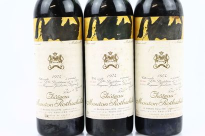 3 bouteilles de PAUILLAC de 1974 du Château...