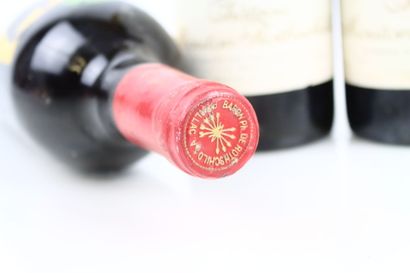 3 bouteilles de PAUILLAC de 1974 du Château...