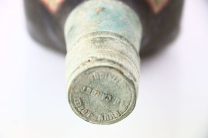 1 bouteille de RHUM 1924 de la distillerie...